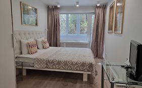 City Inn Riga Apartment, New Renovated In Quiet Center With Balcony With Parking